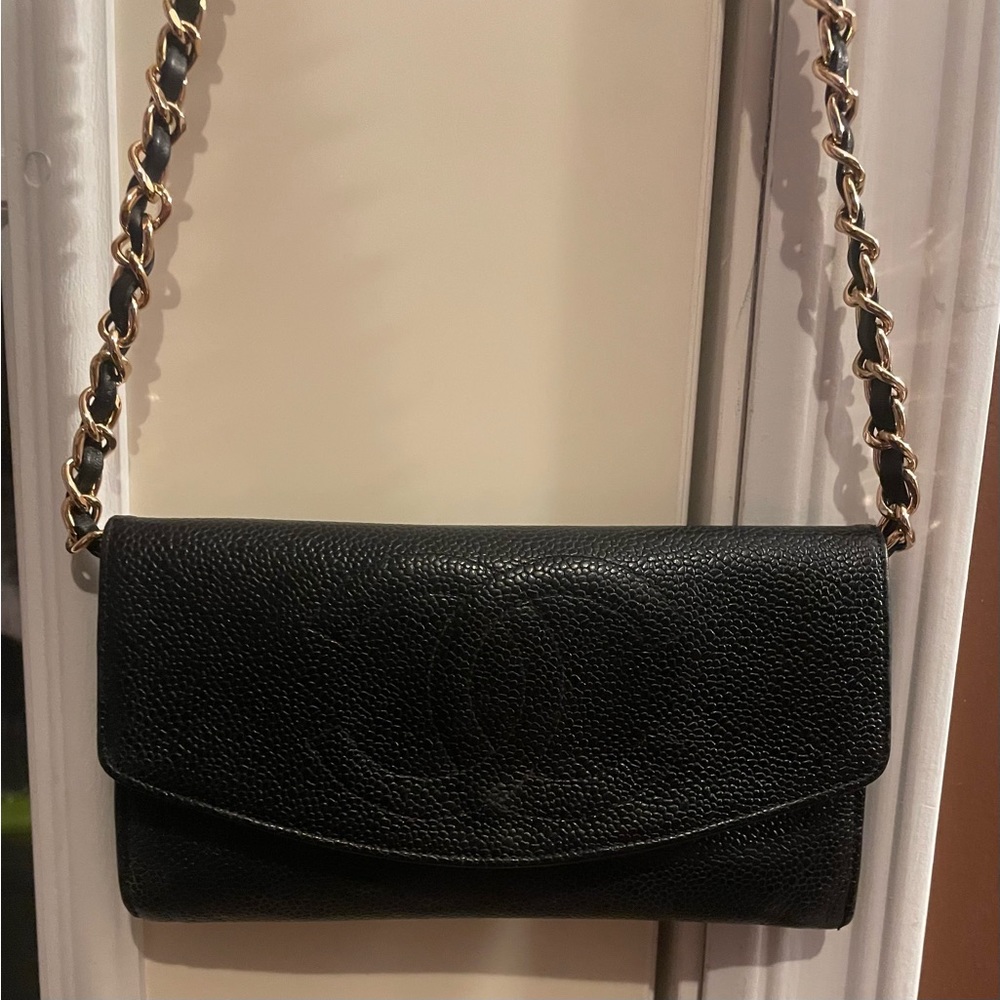 CHANEL Textured Black Crossbody Bag with Gold Chain - Picture 9 of 15